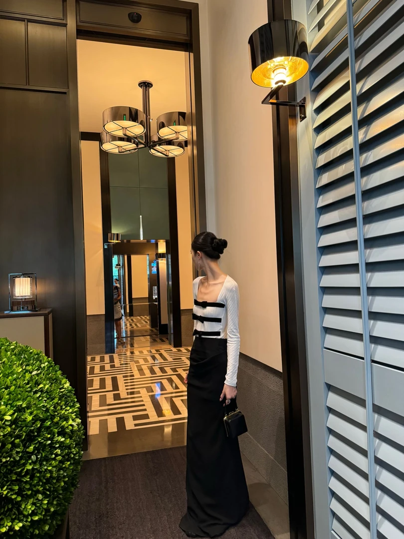 HEYI【午后日记】秋季设计感修身显瘦气质蝴蝶结拼接长袖上衣