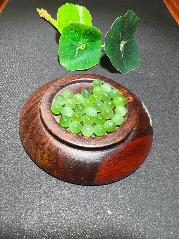 和田玉碧玉，猫眼绿色卡6m完美多发性拍一发一，不退换打孔联系客服