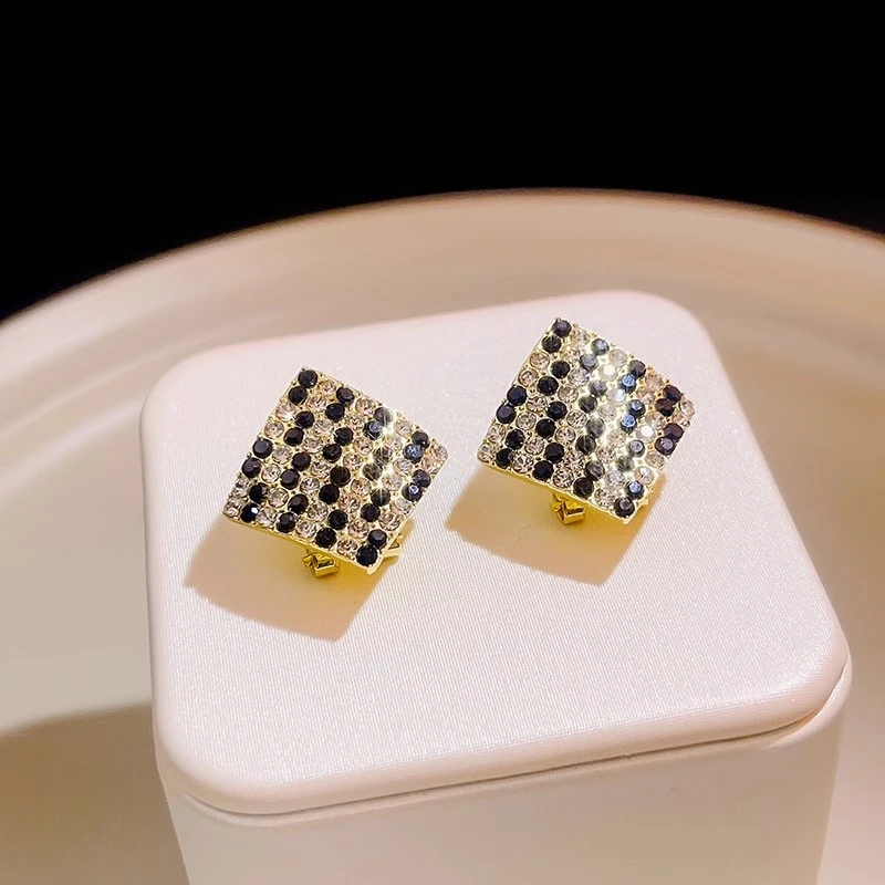 铜合金合成锆石耳饰 【新A39】日韩轻奢满钻黑白菱形耳钉几何方形