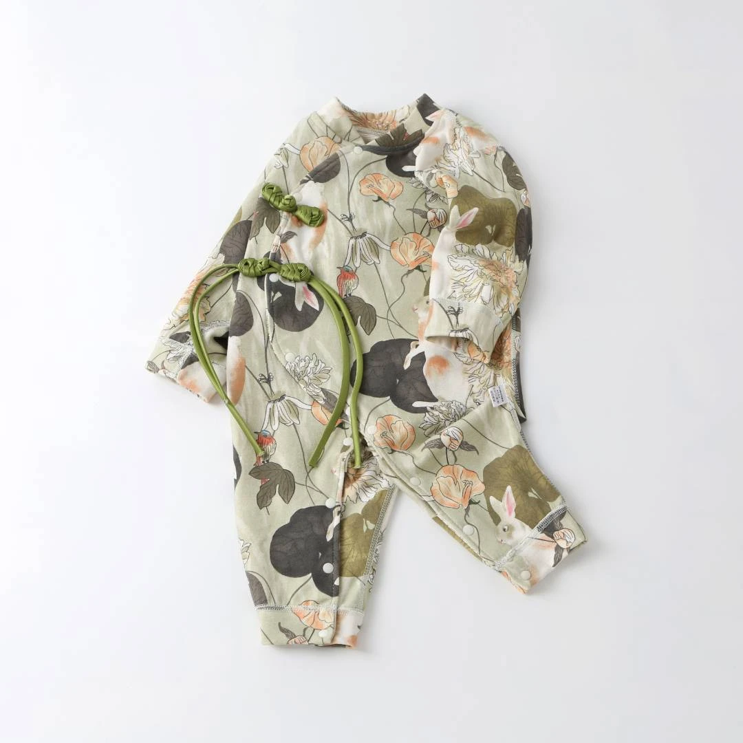 小猪连体羊毛蚕丝对开国风盘扣偏开