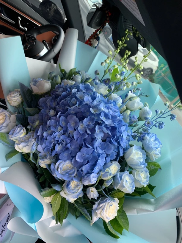 【喜运来鲜花】碎冰篮玫瑰绣球花混搭花束
