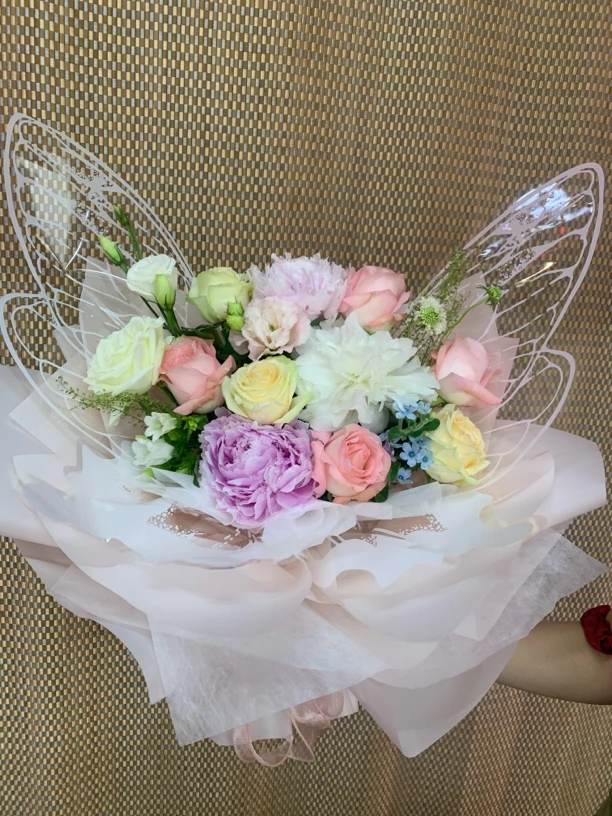 【喜运来鲜花】蝴蝶包装粉玫瑰芭蕾风花束生日花束同城速递