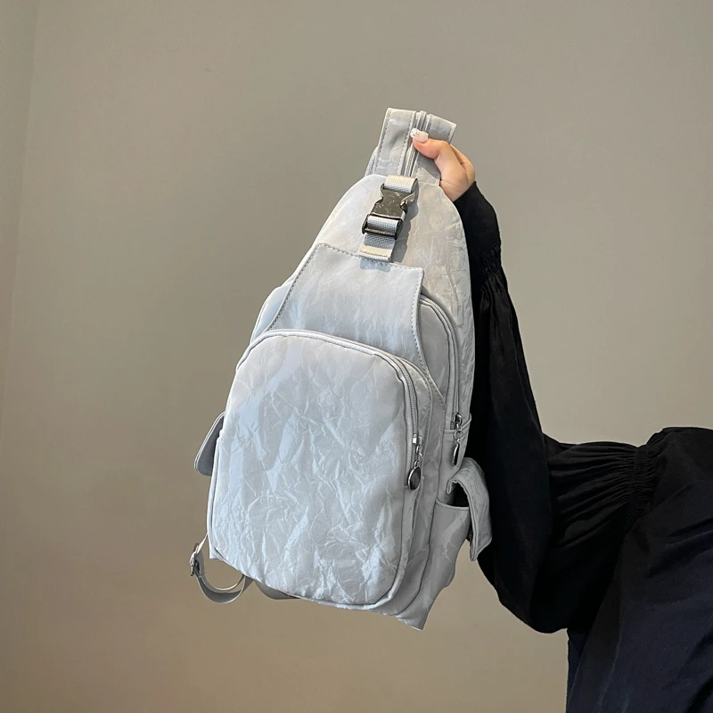 银色旅行背包2024新款双肩女旅游轻便多功能双肩斜挎两用包小胸包
