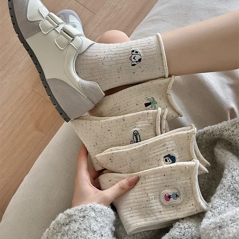 秋冬新款棉袜女个性时尚彩点卡通刺绣小白袜百搭学生中筒堆堆女袜