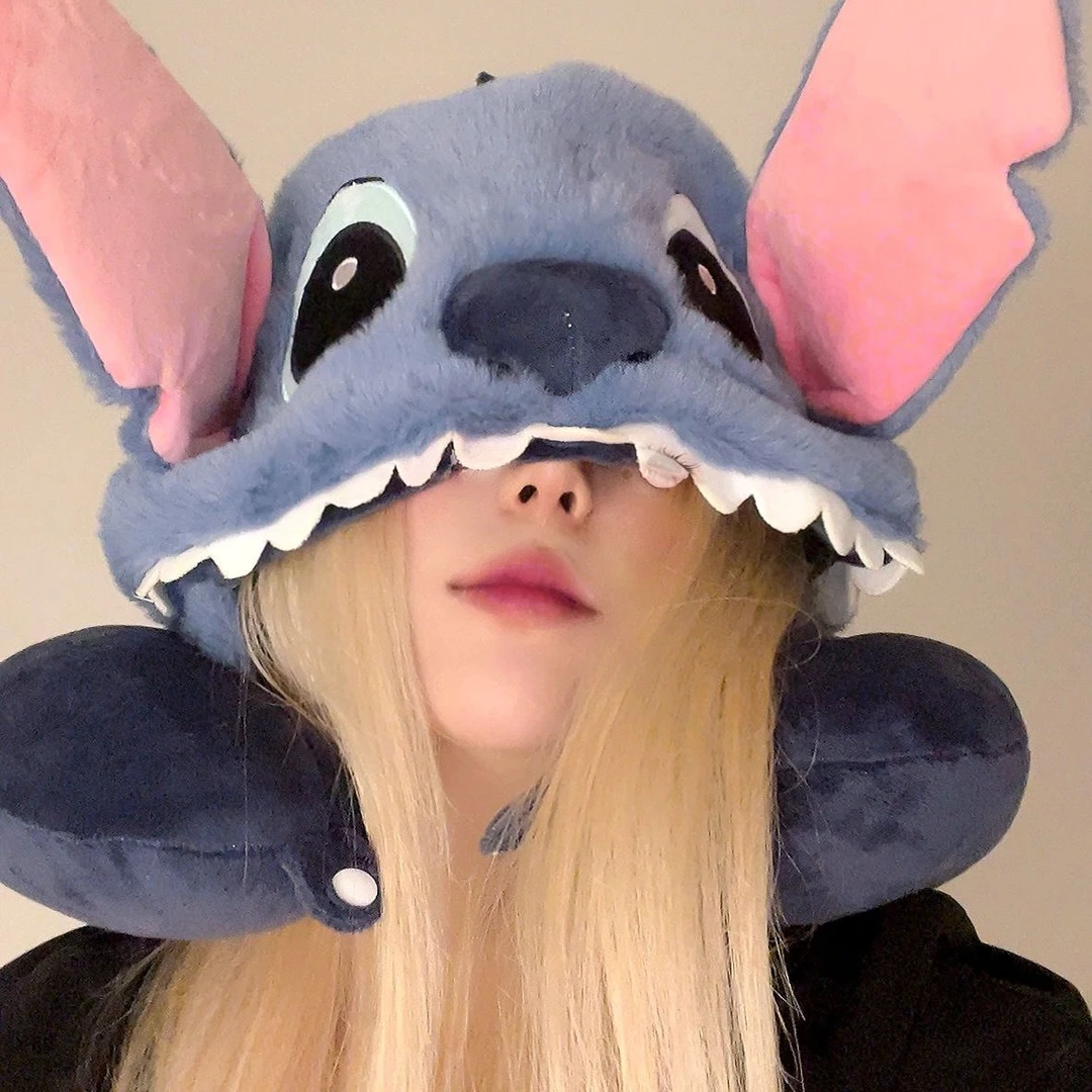 网红史迪仔三眼仔雪莉枚连帽U型枕飞机旅行护颈枕卡通卖萌午睡枕