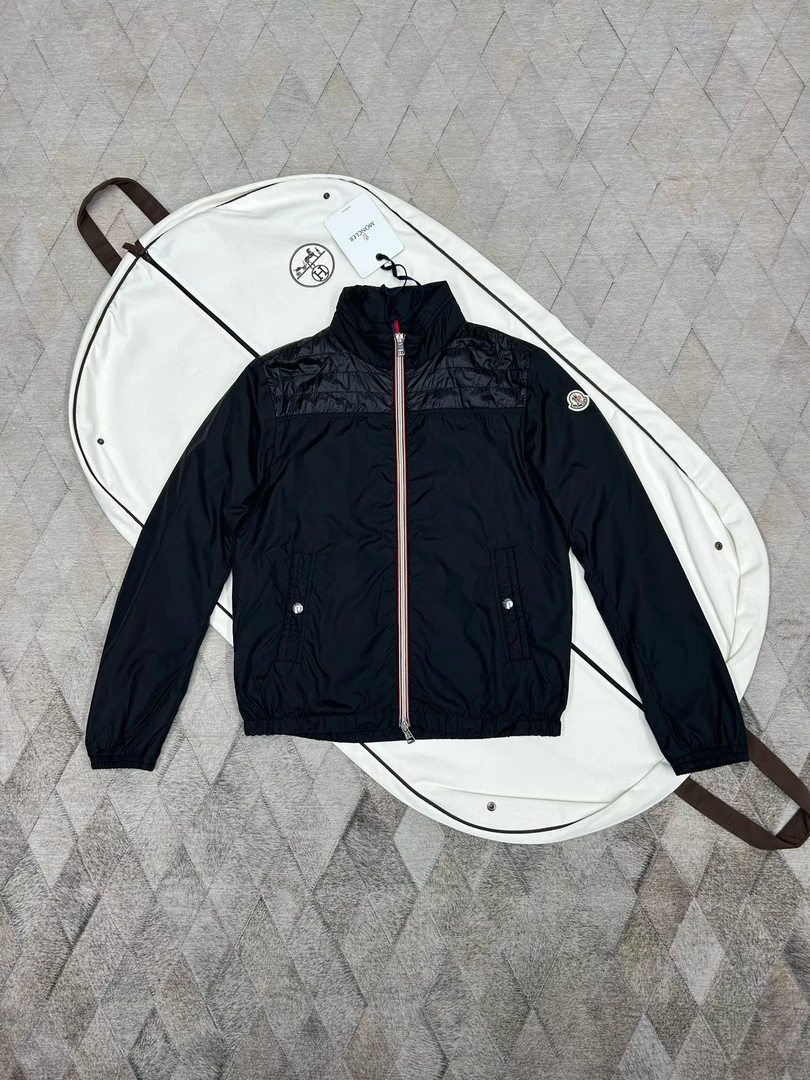 全新未使用 MONCLER 128043冲锋衣男士外套黑色百搭