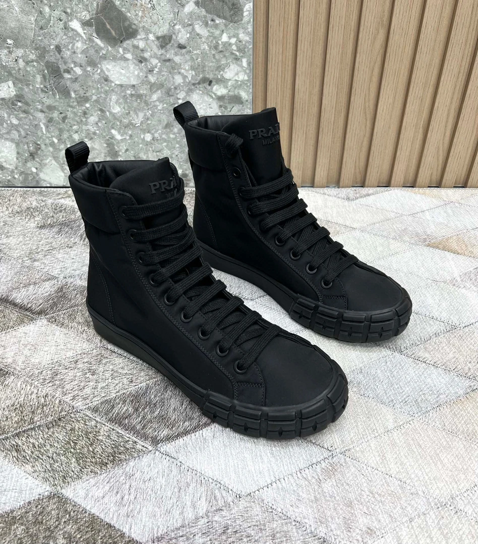 全新未使用 Prada/普拉达 126256 Prada尼龙黑色饼干鞋休闲鞋