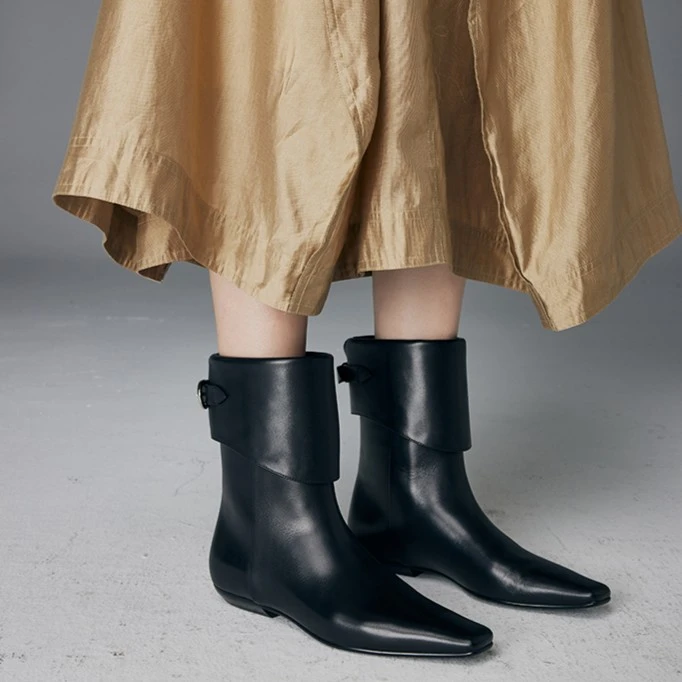 大叔女鞋家~时髦方头瘦瘦靴低跟皮带扣翻折软皮短靴2024年秋冬季
