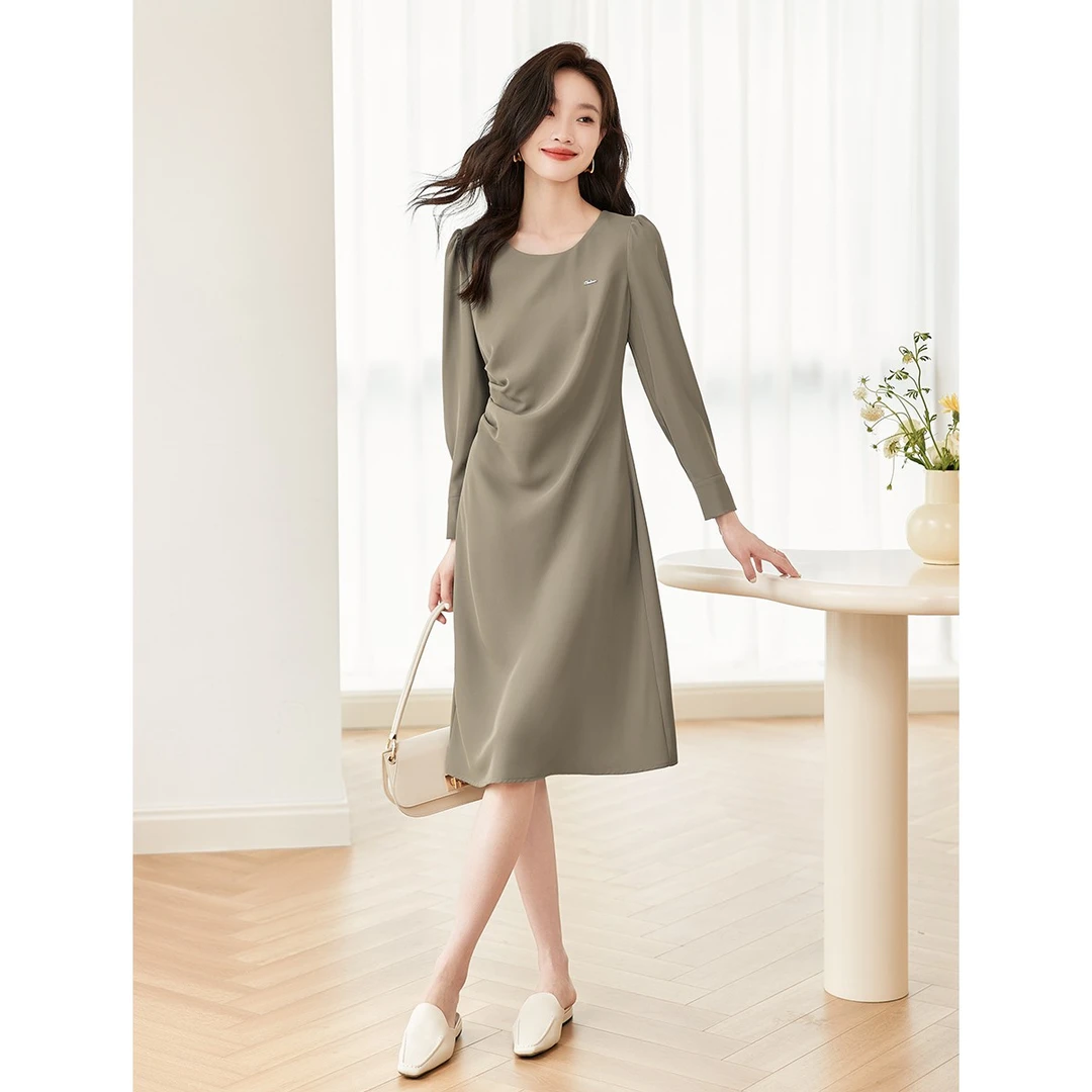 沫晗依美2025秋季款简约通勤气质百搭收腰显瘦泡泡袖连衣裙L8B010