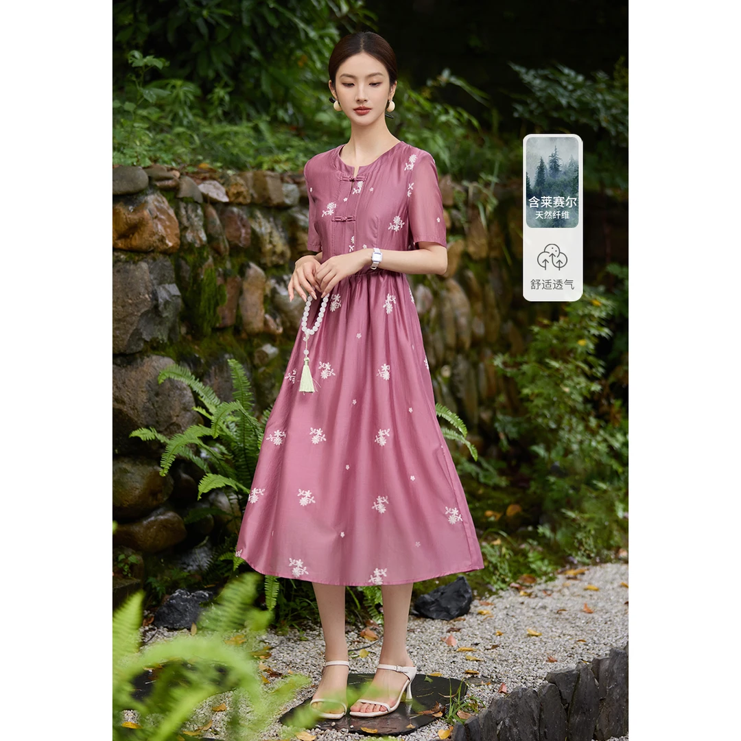 XWI/欣未2025夏新款高级东方韵味新中式盘扣撞色刺绣连衣裙4A048
