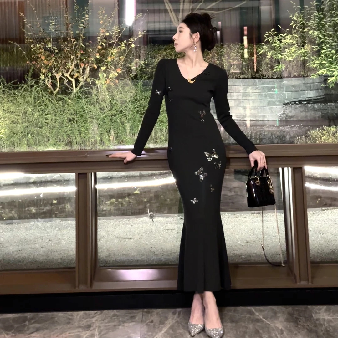 陈妍君【蝶梦】 法式气质绣花V领鱼尾针织裙 CYJ02-WWO219-W603