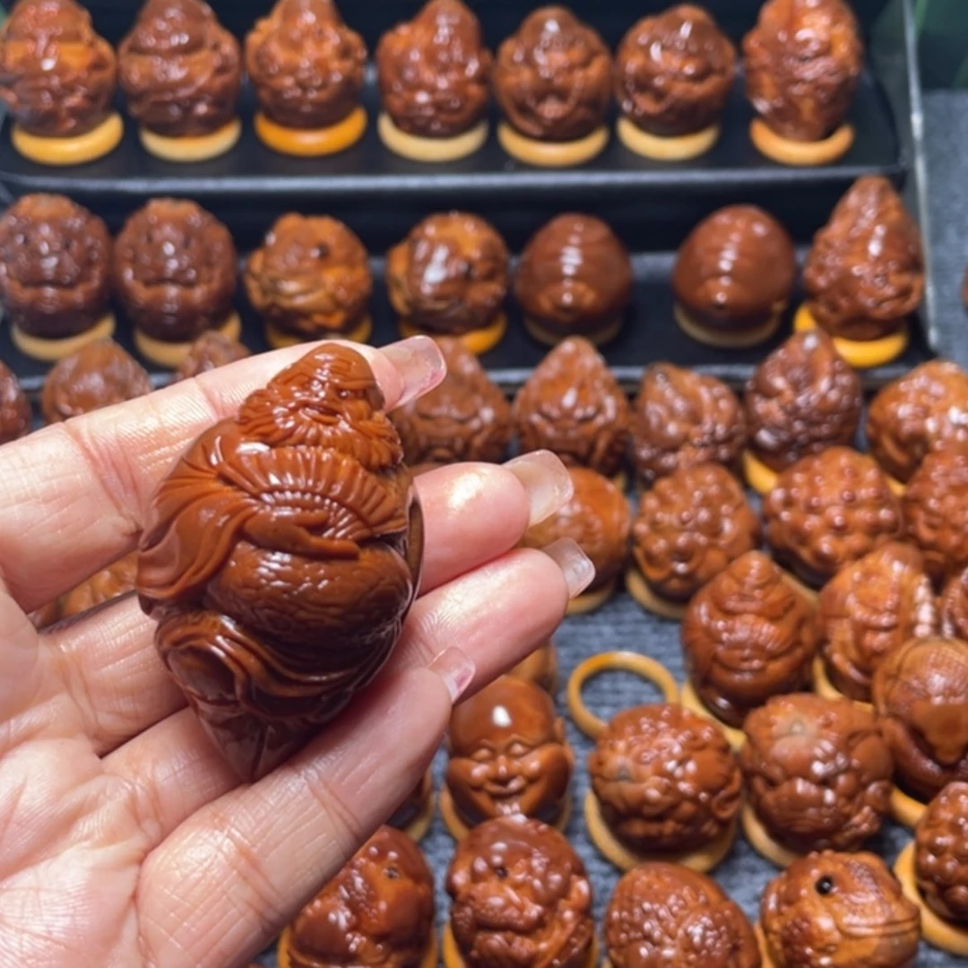【闪购商品】橄榄核雕宿*