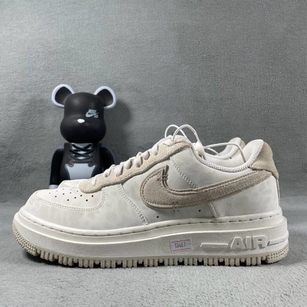 二手43码 Nike Air Force 1 板鞋 白色 黄渍污渍裂皮 无盒公价919