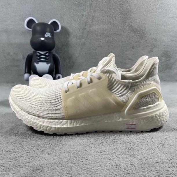二手43码 adidas UltraBoost 跑鞋 白色 面底氧化 无盒公价1589