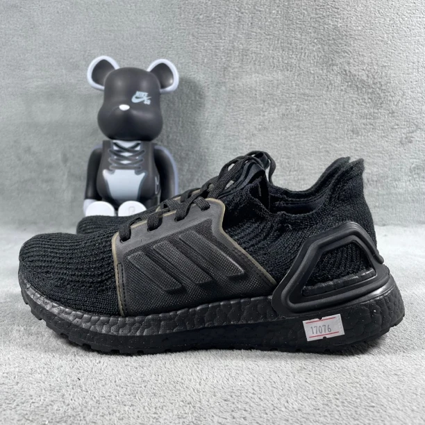 二手36码 adidas UltraBoost 19 跑鞋 黑色 无盒公价449