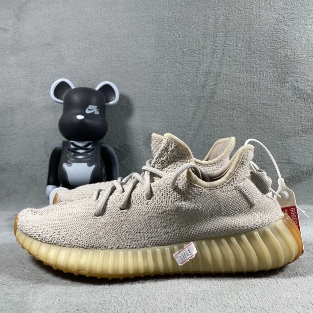 二手40.5码 adidas 休闲鞋 芝麻 内衬污渍裂纹头黄渍 公价1659