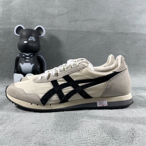 二手42.5码 Onitsuka Tiger 休闲鞋 布拉帮磨损污渍裂纹 公价389