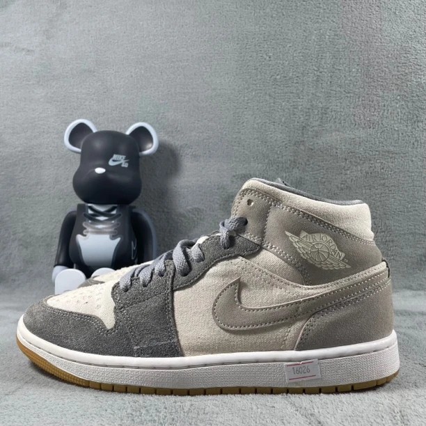 二手42码 Air Jordan 1 休闲鞋 灰 氧化黄渍磨毛污渍色差 公价949