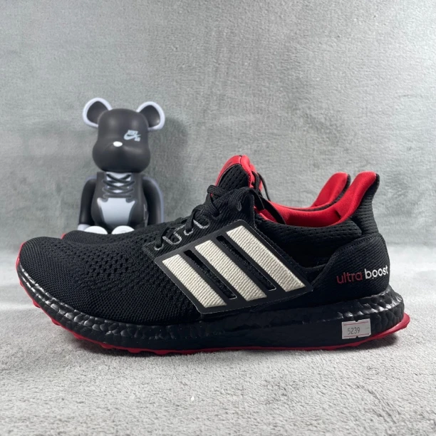 二手44码 adidas Ultraboost 1.0 休闲鞋 黑红 无盒公价479