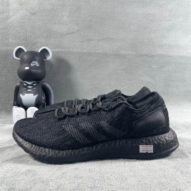 二手43码 adidas Pure Boost 2017 跑鞋 黑 磕碰 无盒公价1889