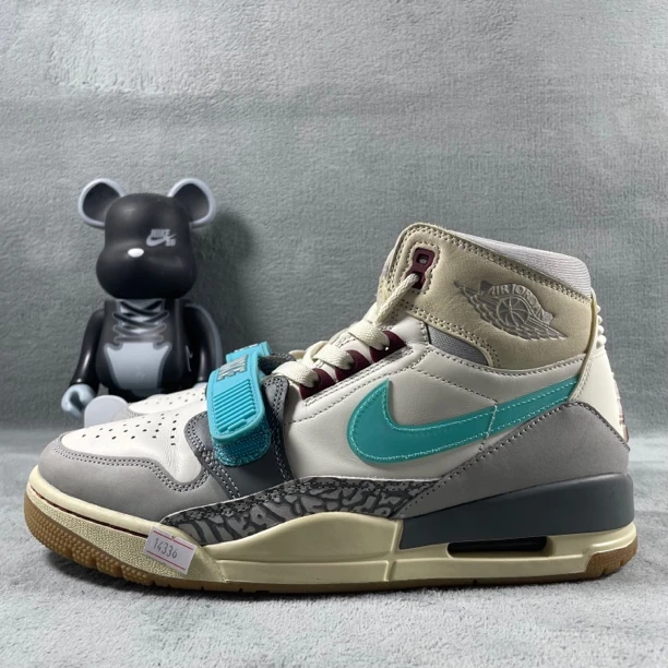 二手42.5码 Air Jordan Legacy 板鞋 白 面折痕污渍 无盒公价589
