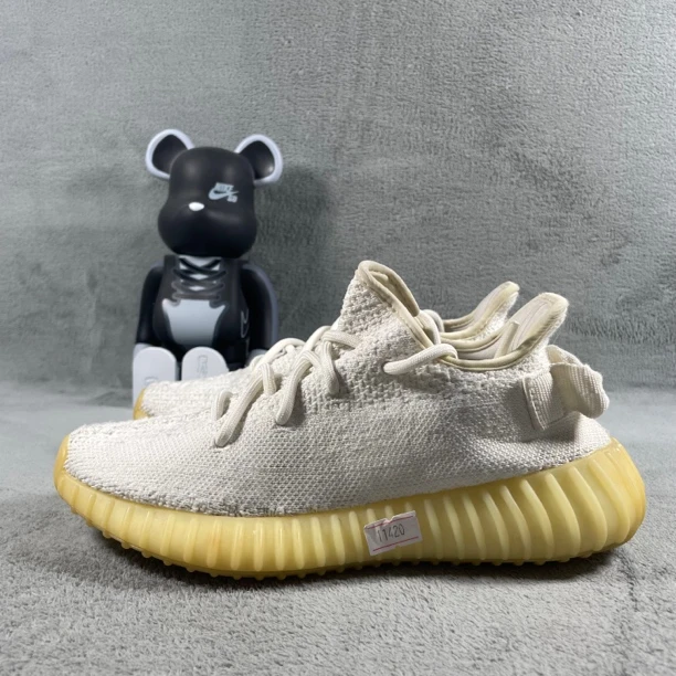 二手36码 adidas Yeezy 休闲鞋 白 帮磨损污渍裂纹 无盒公价3379