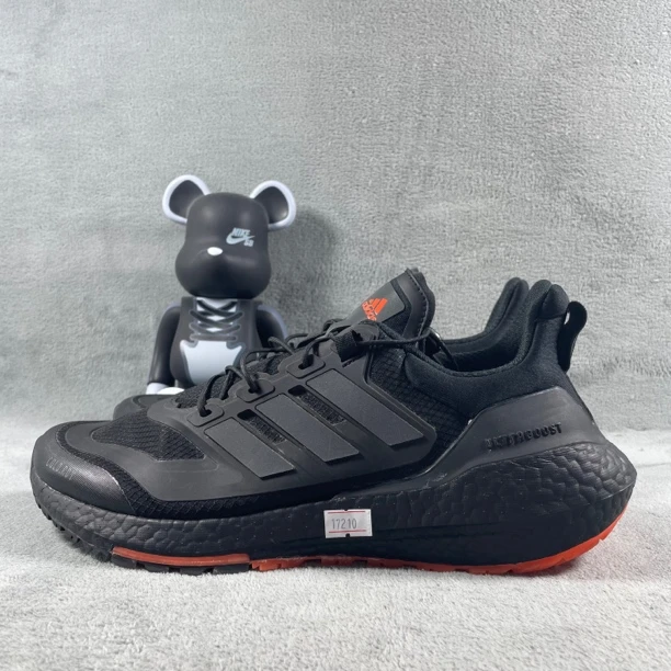 二手44码 adidas UltraBoost 22 跑鞋 黑 剐蹭补胶 无盒公价789