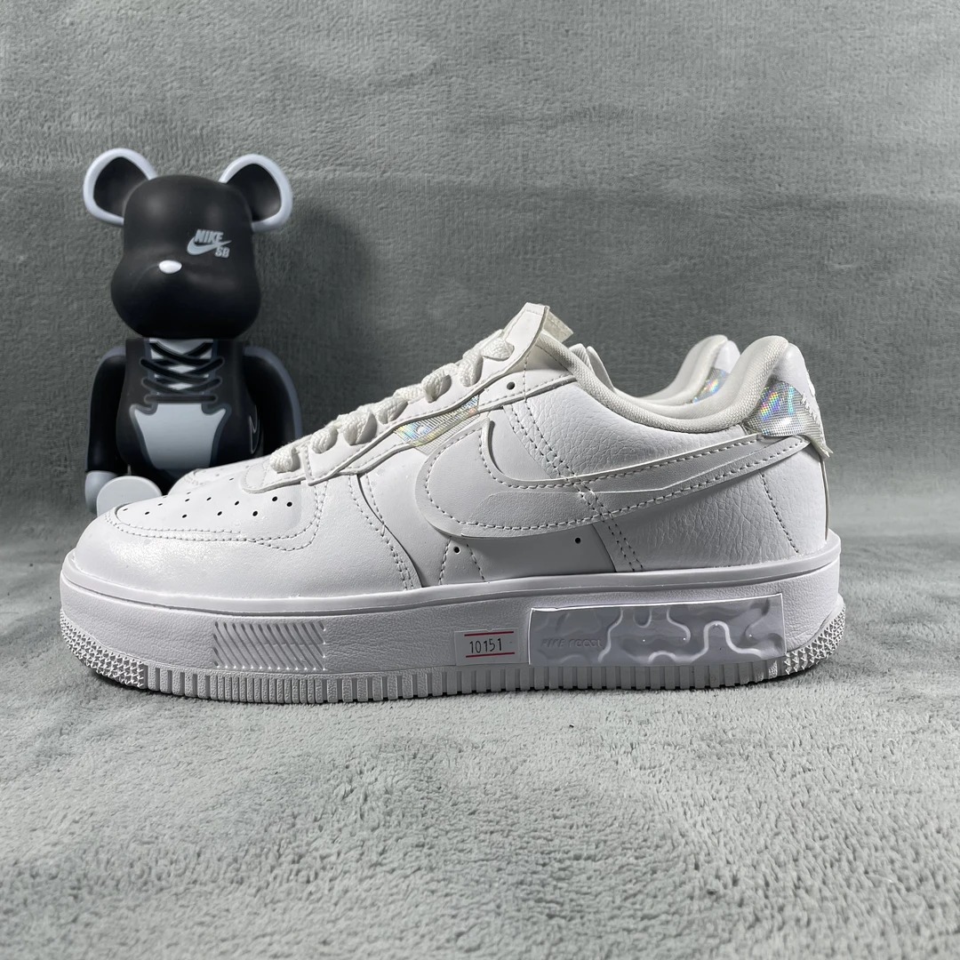 二手41码 Nike Air Force 1板鞋 白 无盒 公价699