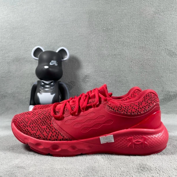 二手40.5码 Under Armour/安德玛 Charged 跑鞋 大红 无盒公价499
