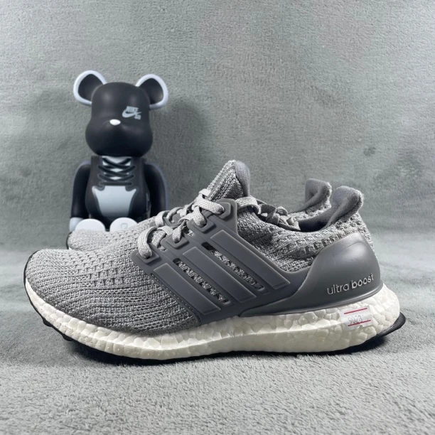 二手36.5码 adidas UltraBoost 4.0 跑鞋 灰 底氧化 无盒公价659