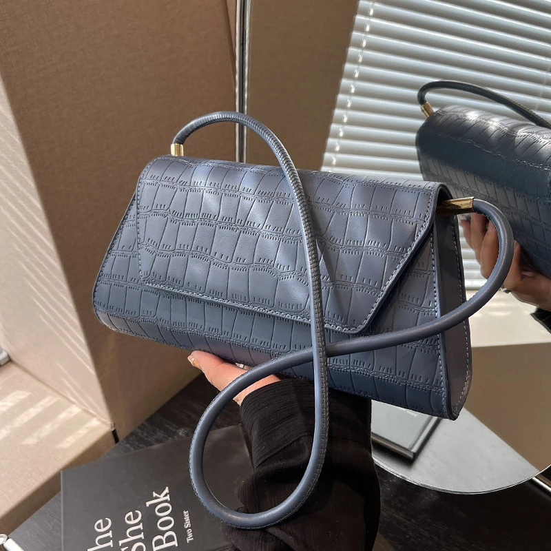 气质高级感小众新款纯色简约精致石头纹百搭单肩牛油果绿色法棍包