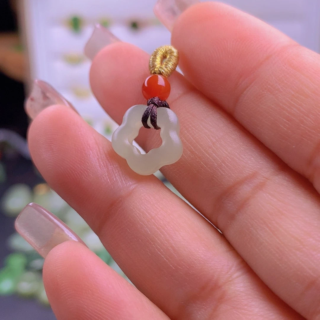 【闪购商品】和田玉吊坠(赠链)未镶嵌