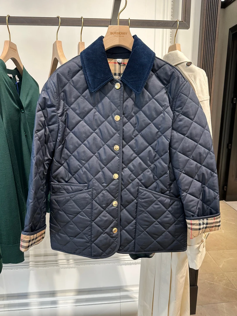 全新未使用 BURBERRY/博柏利 专柜VP女款纯色菱格单排扣翻领棉服