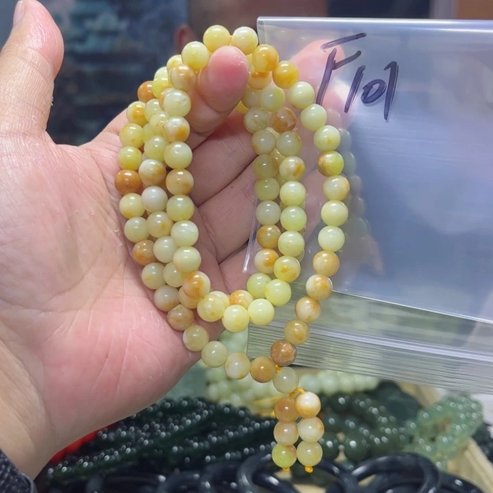 蛇纹石玉颈饰未镶嵌姓***张