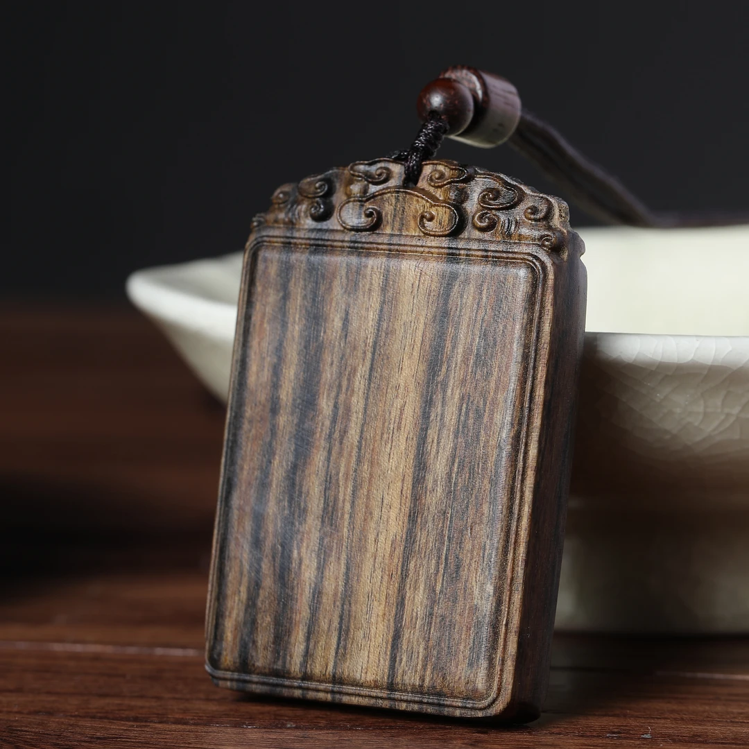 《平安无事牌》461牌正区印尼天然香复古原木精工雕刻文玩脖挂件
