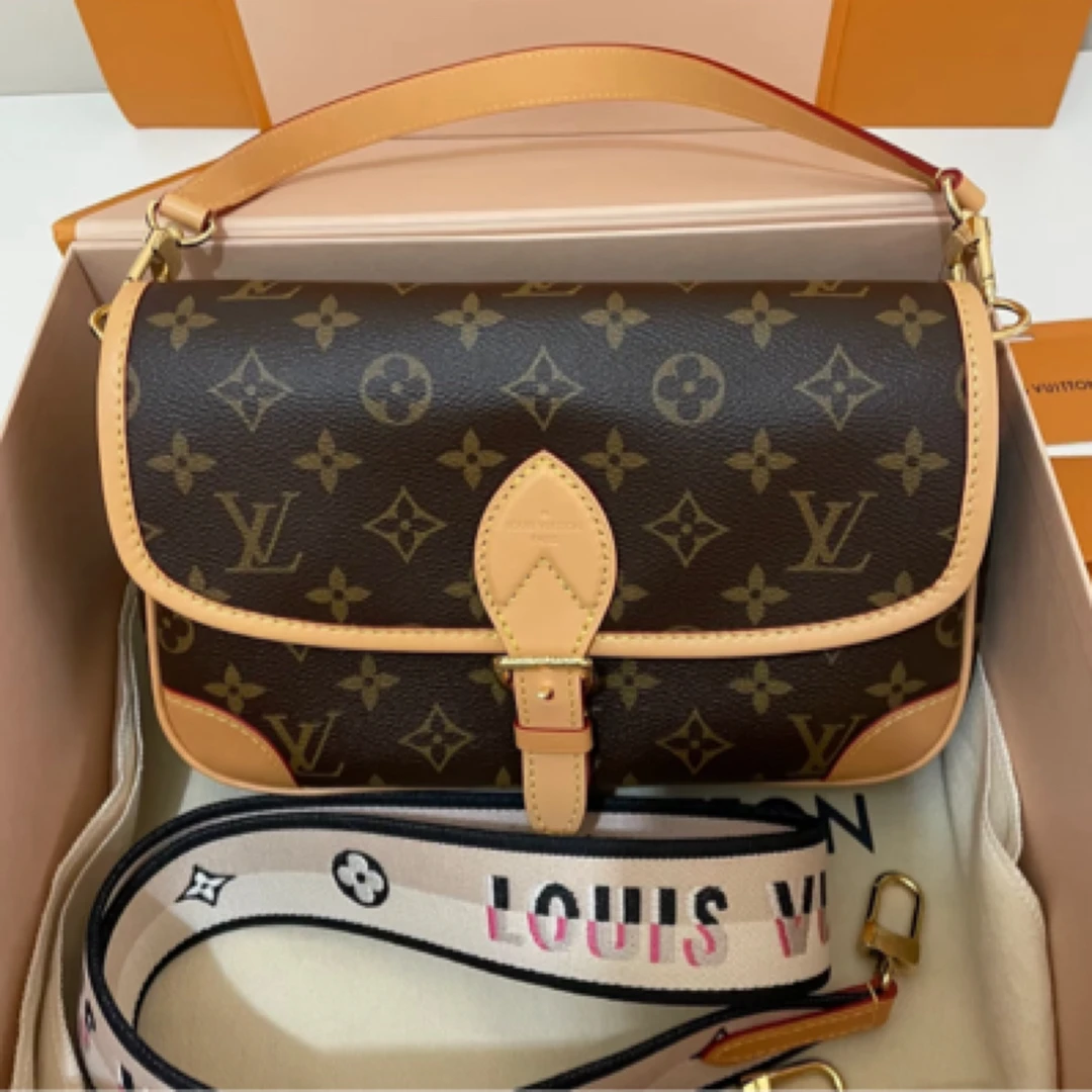 全新未使用 LouisVuitton/路易威登 法棍老花单肩斜挎包-1703