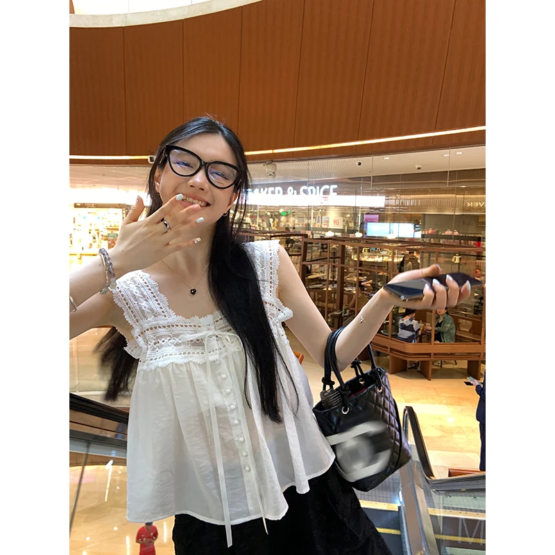 王少女【清清】黑色蕾丝镂空绣花吊带背心气质小众上衣D21382S42