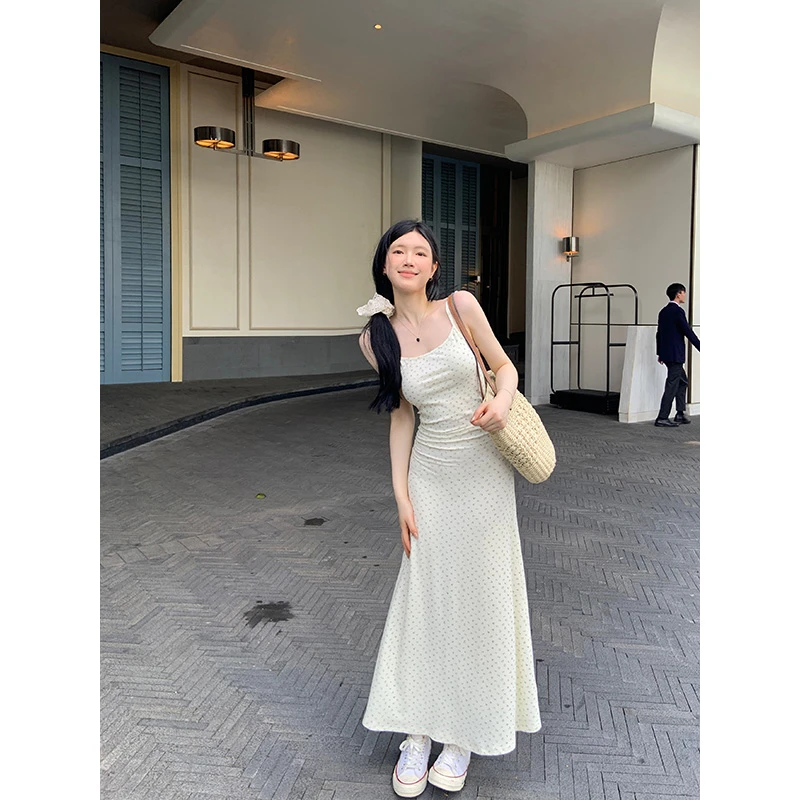 王少女【清清】 杏色修身收腰设计感温柔碎花吊带连衣裙 L18203S42