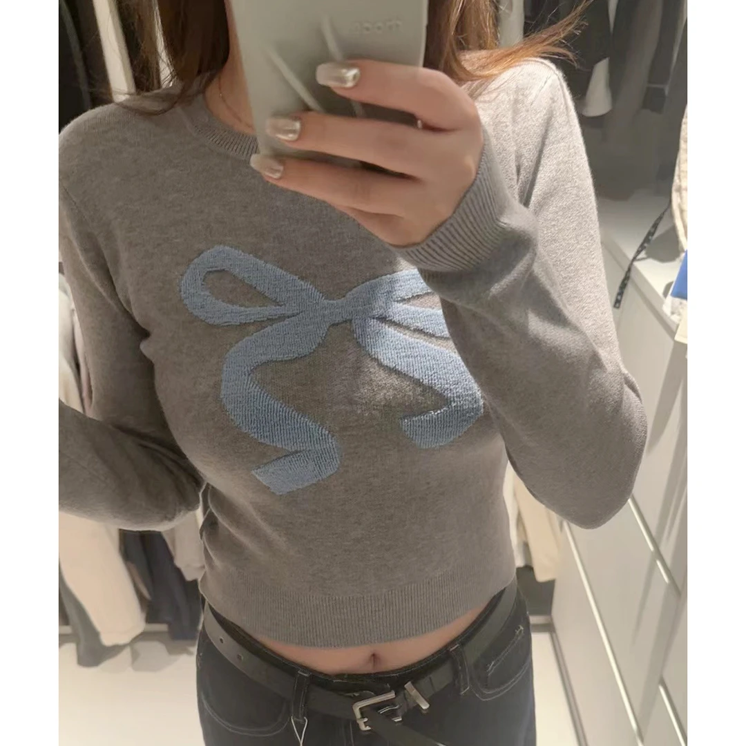 王少女YOKLASS 灰色提花撞色长袖毛衣短款微胖显瘦上衣M24146S43