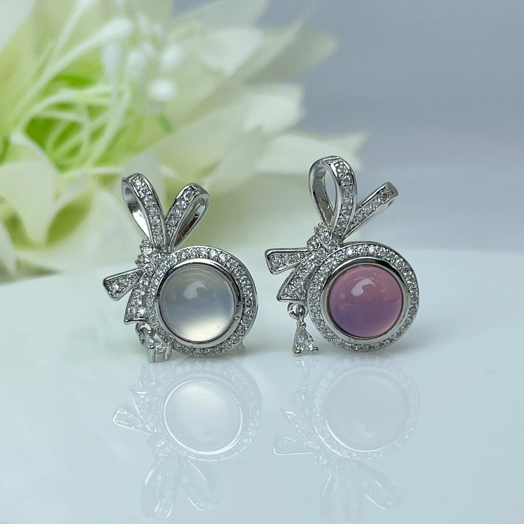 【糖宝珠宝】B664天然玉髓时尚蝴蝶结粉/白蛋面镶嵌吊坠款DIY配饰