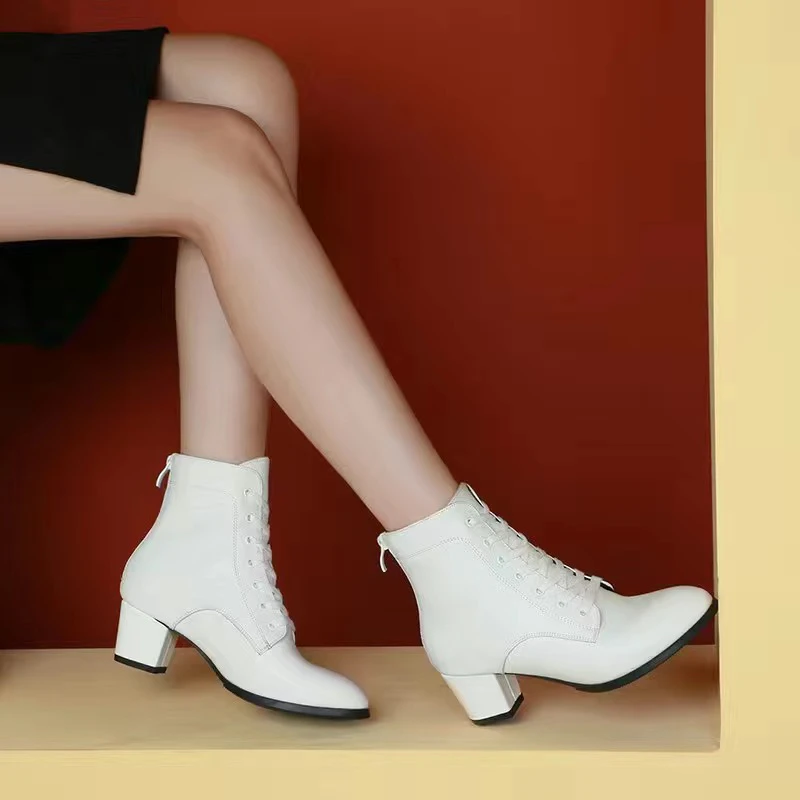 真皮舞蹈鞋女新款软底拉丁交谊跳舞鞋女成人中跟水兵广场舞鞋短靴