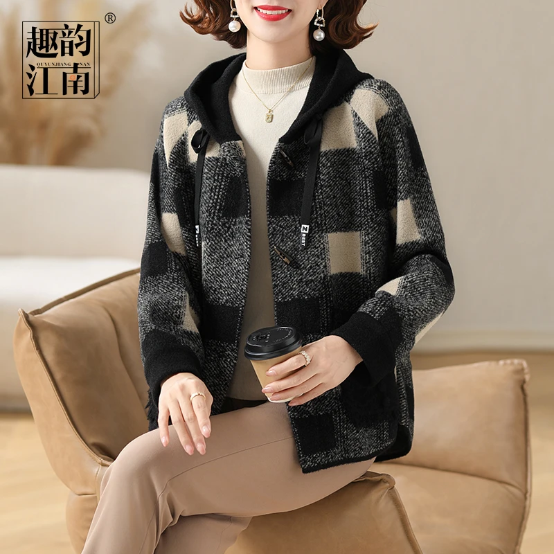 趣韵江南妈妈装秋季时尚格子连帽外套中老年女宽松牛角扣上衣