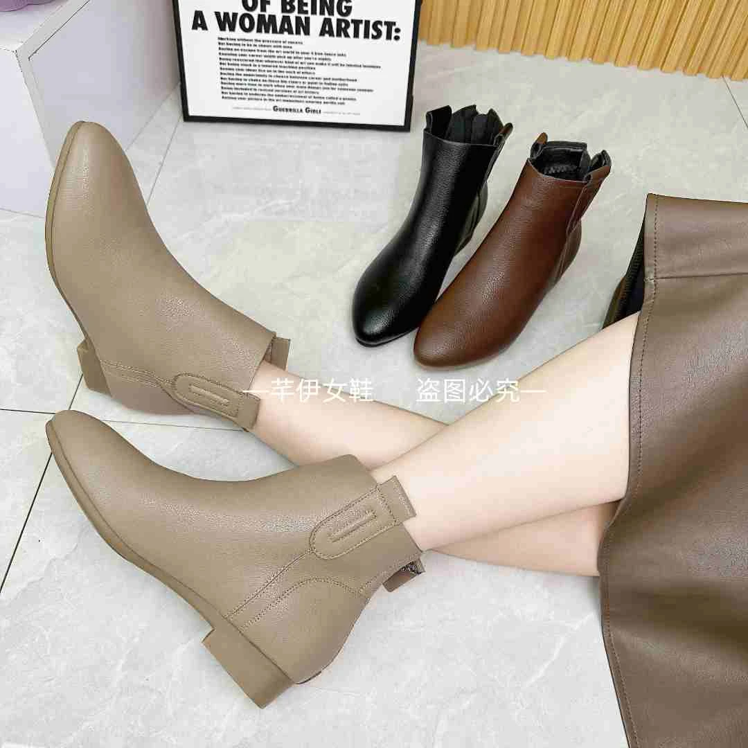 秋冬新款低跟加绒时尚短靴百搭尖头时装靴瘦瘦靴