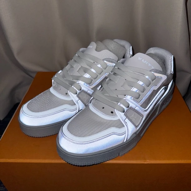 全新未使用 LouisVuitton/路易威登 24美洲杯系列3M反光Trainer灰