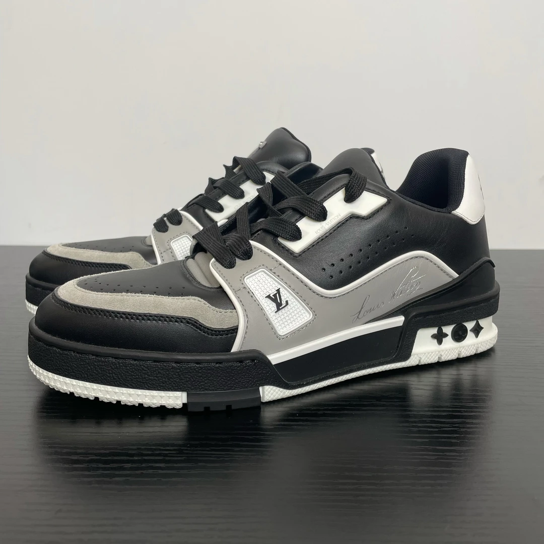 全新未使用 LouisVuitton/路易威登 Trainer低帮时尚板鞋 黑水泥