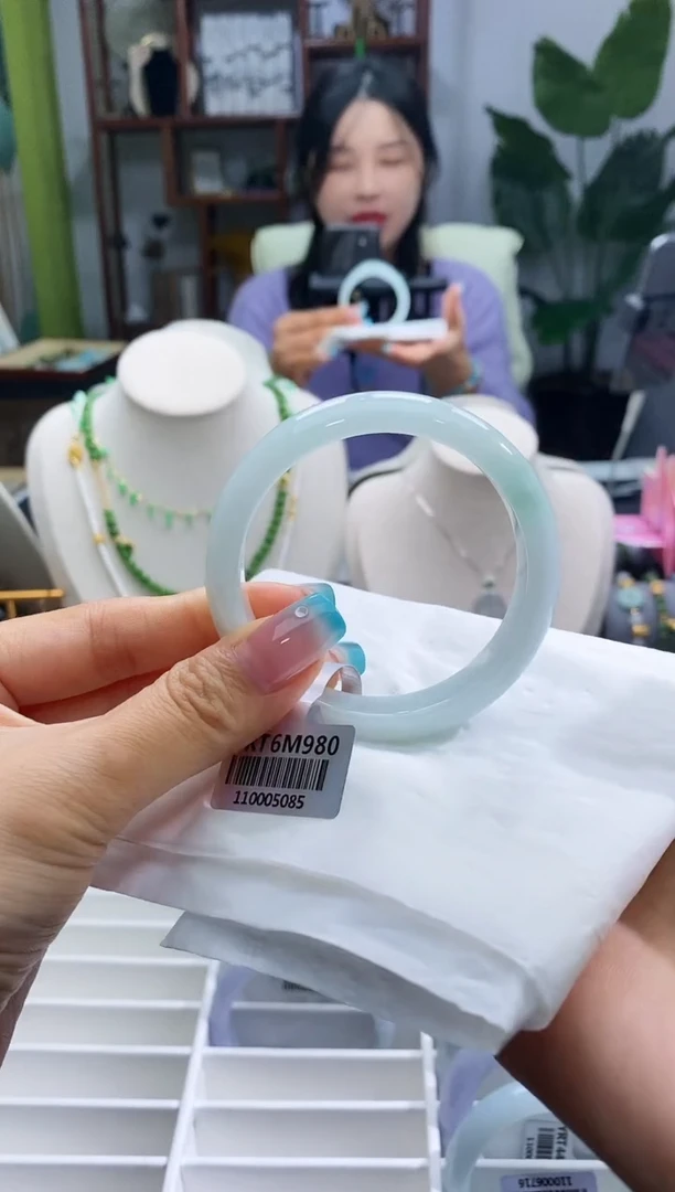 【闪购商品】翡翠手镯未镶嵌14* 圈口54-55* 5085