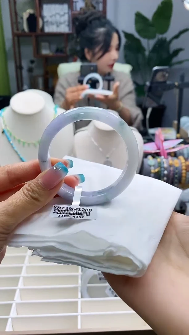 【闪购商品】翡翠手镯未镶嵌23* 圈口56-57