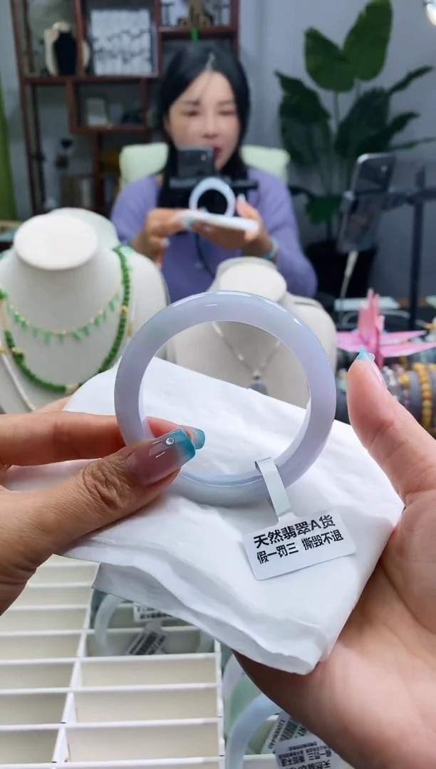 【闪购商品】翡翠手镯未镶嵌146* 圈口53-54* 6862