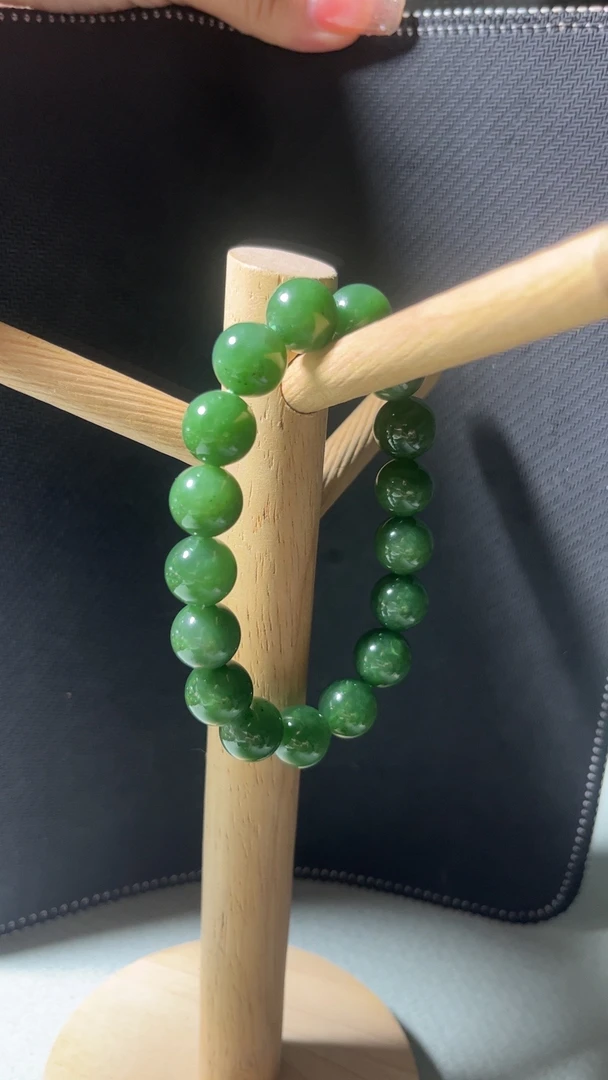 俄罗斯碧玉卡12m单圈17颗玉手串辣绿双11活动微黑点【多样性发】