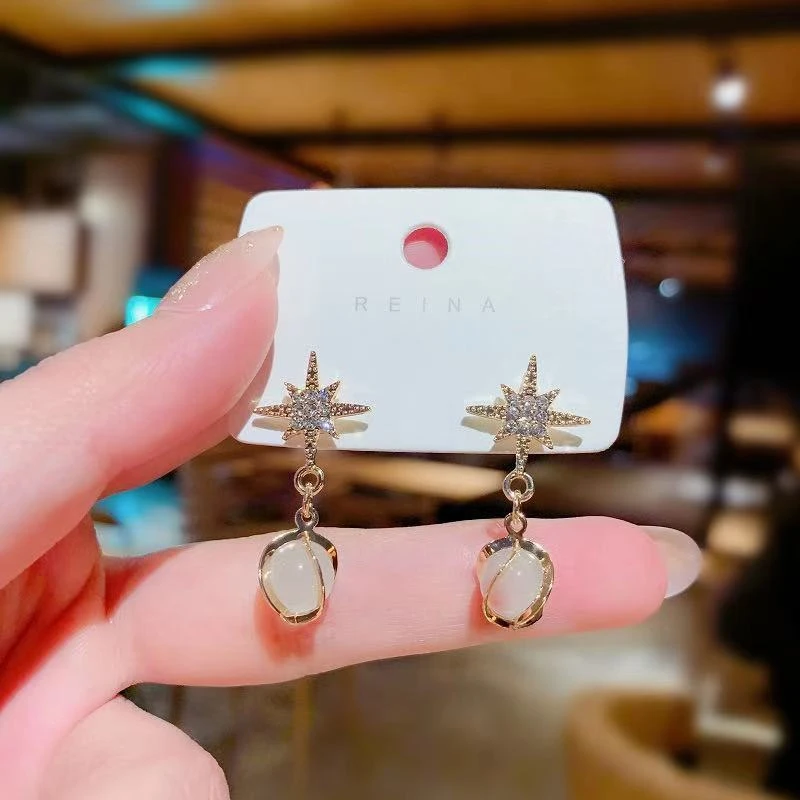 合金耳饰 精致八芒星耳坠上班通勤耳环小巧气质百搭镶钻耳钉潮
